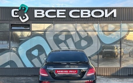 Mercedes-Benz E-Класс, 2019 год, 2 500 000 рублей, 6 фотография
