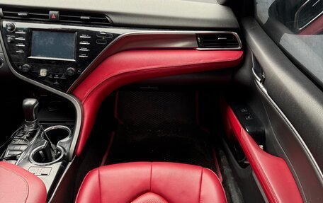 Toyota Camry, 2018 год, 2 100 000 рублей, 6 фотография