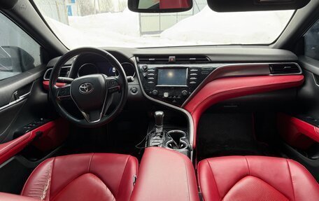 Toyota Camry, 2018 год, 2 100 000 рублей, 7 фотография