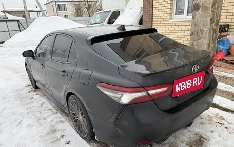 Toyota Camry, 2018 год, 2 100 000 рублей, 11 фотография