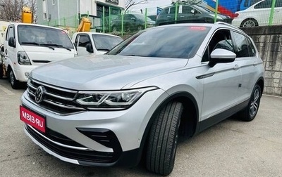 Volkswagen Tiguan II, 2021 год, 3 550 000 рублей, 1 фотография