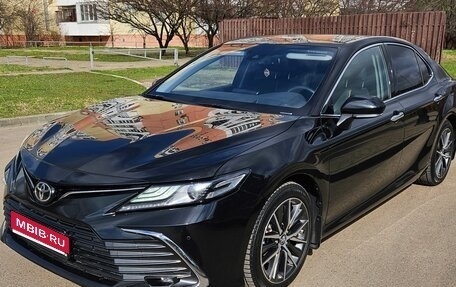 Toyota Camry, 2023 год, 3 730 000 рублей, 1 фотография