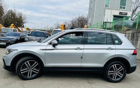 Volkswagen Tiguan II, 2021 год, 3 550 000 рублей, 4 фотография