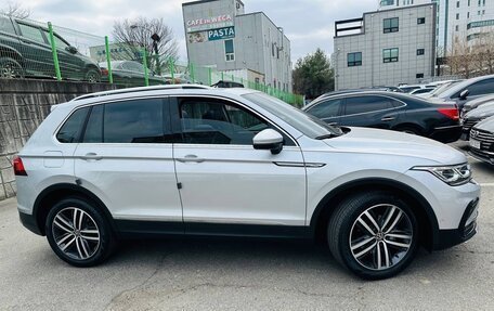 Volkswagen Tiguan II, 2021 год, 3 550 000 рублей, 8 фотография