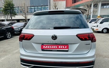 Volkswagen Tiguan II, 2021 год, 3 550 000 рублей, 6 фотография