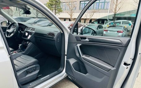 Volkswagen Tiguan II, 2021 год, 3 550 000 рублей, 20 фотография