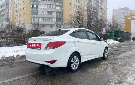 Hyundai Solaris II рестайлинг, 2015 год, 620 000 рублей, 2 фотография