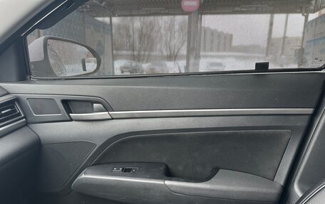 Hyundai Elantra VI рестайлинг, 2019 год, 1 600 000 рублей, 9 фотография