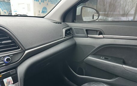 Hyundai Elantra VI рестайлинг, 2019 год, 1 600 000 рублей, 10 фотография