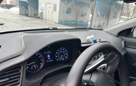 Hyundai Elantra VI рестайлинг, 2019 год, 1 600 000 рублей, 11 фотография