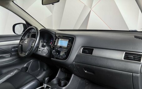 Mitsubishi Outlander III рестайлинг 3, 2013 год, 1 675 000 рублей, 13 фотография