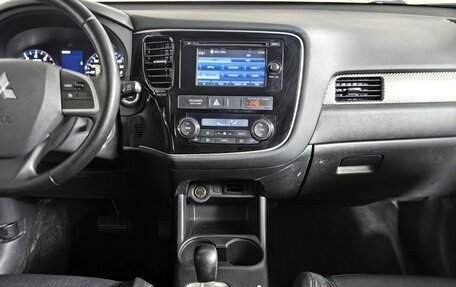 Mitsubishi Outlander III рестайлинг 3, 2013 год, 1 675 000 рублей, 15 фотография