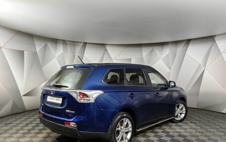 Mitsubishi Outlander III рестайлинг 3, 2013 год, 1 675 000 рублей, 2 фотография
