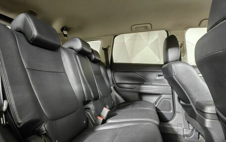 Mitsubishi Outlander III рестайлинг 3, 2013 год, 1 675 000 рублей, 16 фотография