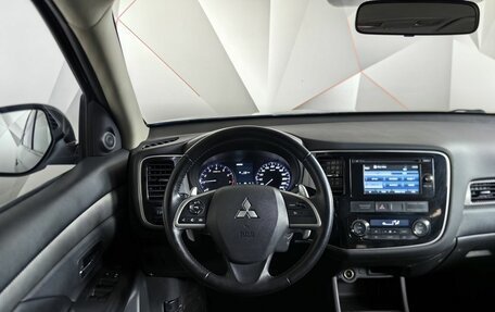 Mitsubishi Outlander III рестайлинг 3, 2013 год, 1 675 000 рублей, 20 фотография