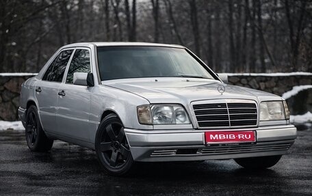 Mercedes-Benz E-Класс, 1993 год, 525 000 рублей, 1 фотография