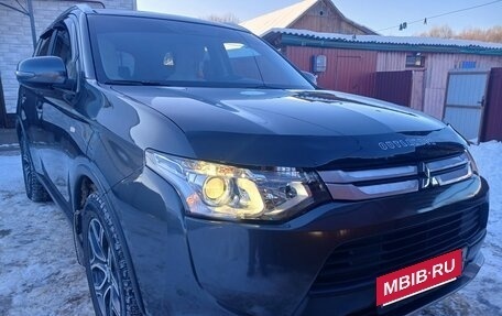 Mitsubishi Outlander III рестайлинг 3, 2014 год, 1 615 000 рублей, 2 фотография