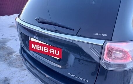 Mitsubishi Outlander III рестайлинг 3, 2014 год, 1 615 000 рублей, 5 фотография