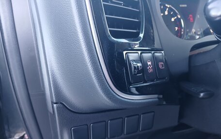 Mitsubishi Outlander III рестайлинг 3, 2014 год, 1 615 000 рублей, 14 фотография