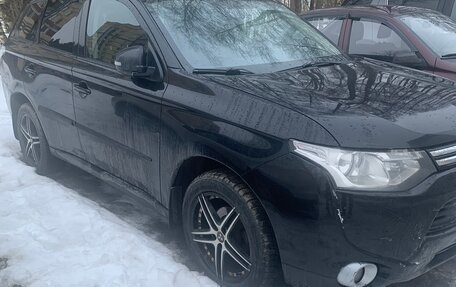 Mitsubishi Outlander III рестайлинг 3, 2014 год, 1 100 000 рублей, 3 фотография