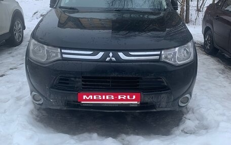 Mitsubishi Outlander III рестайлинг 3, 2014 год, 1 100 000 рублей, 4 фотография