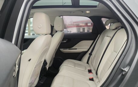 Jaguar F-Pace, 2016 год, 2 490 000 рублей, 12 фотография