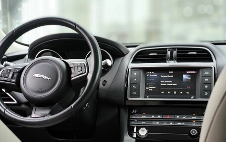 Jaguar F-Pace, 2016 год, 2 490 000 рублей, 17 фотография