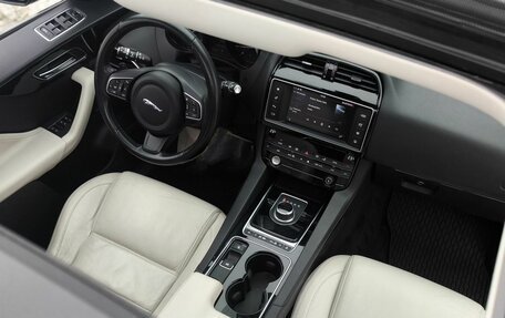 Jaguar F-Pace, 2016 год, 2 490 000 рублей, 16 фотография