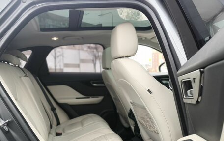 Jaguar F-Pace, 2016 год, 2 490 000 рублей, 14 фотография