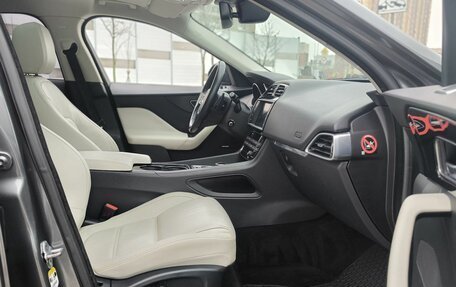 Jaguar F-Pace, 2016 год, 2 490 000 рублей, 15 фотография