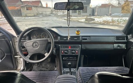 Mercedes-Benz E-Класс, 1993 год, 525 000 рублей, 4 фотография