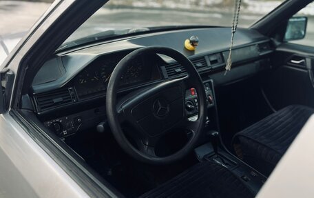 Mercedes-Benz E-Класс, 1993 год, 525 000 рублей, 3 фотография