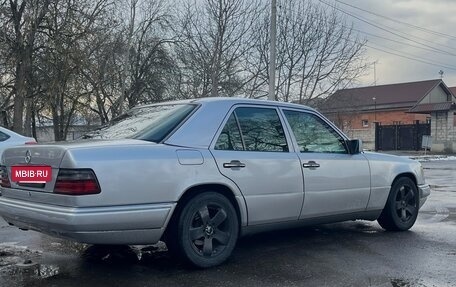 Mercedes-Benz E-Класс, 1993 год, 525 000 рублей, 2 фотография