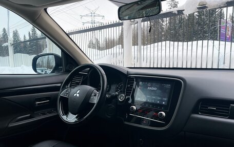 Mitsubishi Outlander III рестайлинг 3, 2021 год, 2 349 000 рублей, 9 фотография