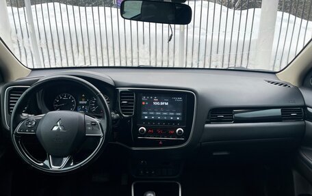 Mitsubishi Outlander III рестайлинг 3, 2021 год, 2 349 000 рублей, 10 фотография