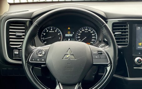 Mitsubishi Outlander III рестайлинг 3, 2021 год, 2 349 000 рублей, 12 фотография