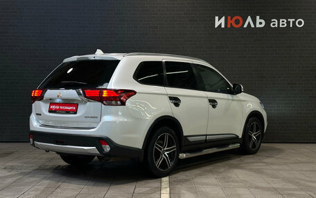 Mitsubishi Outlander III рестайлинг 3, 2015 год, 1 655 000 рублей, 4 фотография