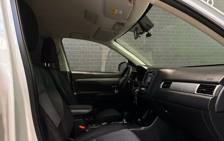 Mitsubishi Outlander III рестайлинг 3, 2015 год, 1 655 000 рублей, 8 фотография