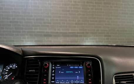 Mitsubishi Outlander III рестайлинг 3, 2015 год, 1 655 000 рублей, 10 фотография