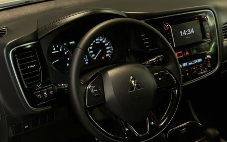 Mitsubishi Outlander III рестайлинг 3, 2015 год, 1 655 000 рублей, 7 фотография