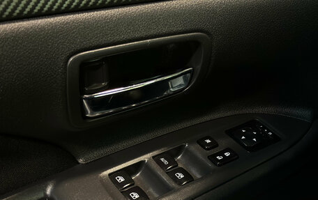 Mitsubishi Outlander III рестайлинг 3, 2015 год, 1 655 000 рублей, 14 фотография