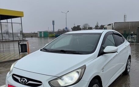 Hyundai Solaris II рестайлинг, 2011 год, 680 000 рублей, 2 фотография