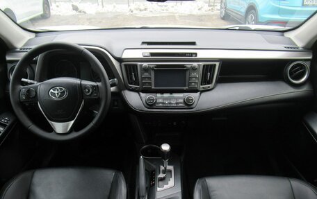 Toyota RAV4, 2016 год, 2 400 000 рублей, 12 фотография