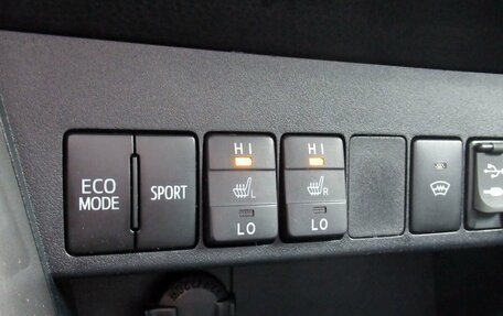 Toyota RAV4, 2016 год, 2 400 000 рублей, 14 фотография