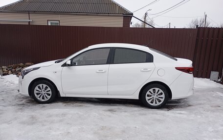 KIA Rio IV, 2021 год, 1 570 000 рублей, 4 фотография