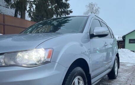 Mitsubishi Outlander III рестайлинг 3, 2010 год, 1 350 000 рублей, 2 фотография