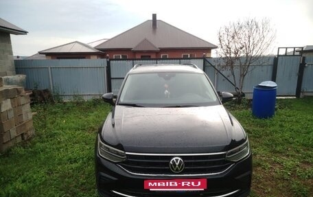 Volkswagen Tiguan II, 2021 год, 3 230 000 рублей, 3 фотография
