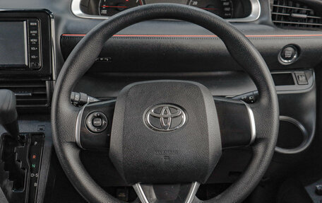 Toyota Sienta II, 2019 год, 1 669 000 рублей, 13 фотография