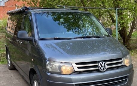 Volkswagen Caravelle T5, 2013 год, 2 550 000 рублей, 2 фотография
