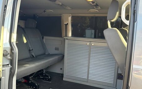 Volkswagen Caravelle T5, 2013 год, 2 550 000 рублей, 8 фотография